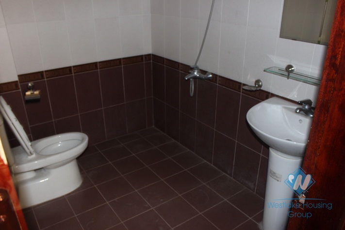 6-floor house for rent in Au Co Street